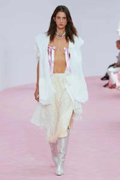 Look 16
